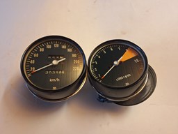 Show details for Tacho und Drehzahlmesser CB 750 K2 gebraucht Picture of Tacho und Drehzahlmesser CB 750 K2 gebraucht