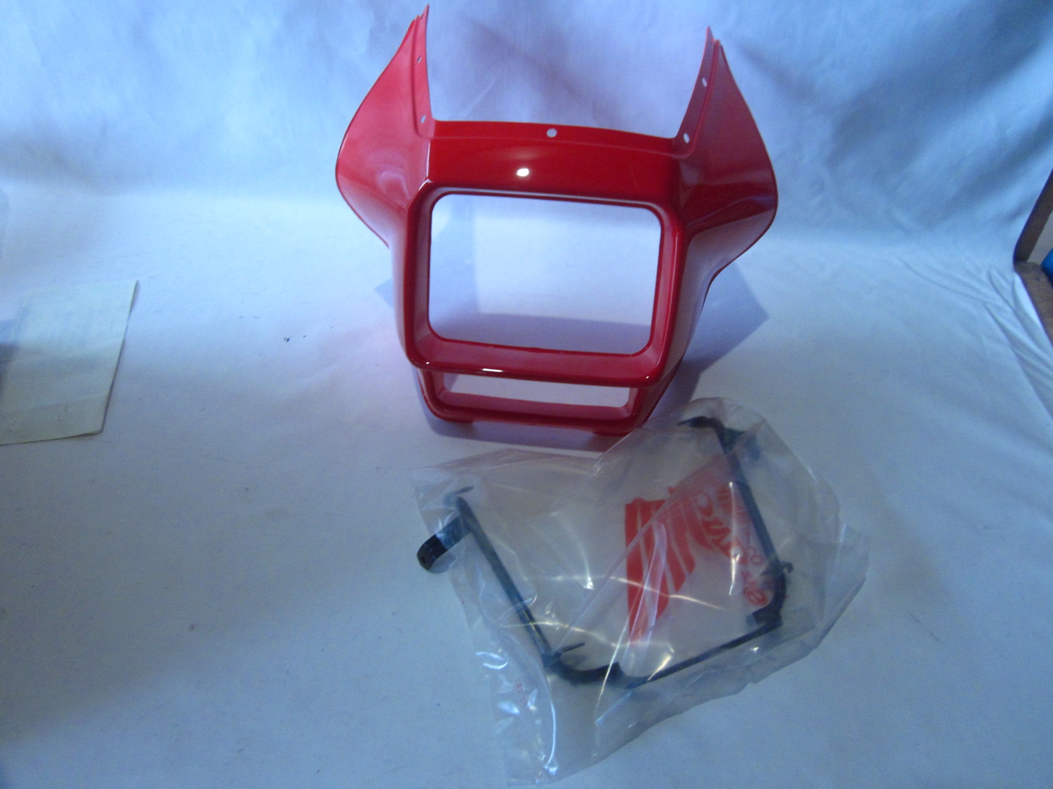 Bild von VERKLEIDUNG  64210-GE3-305ZB  MBX 80 C
