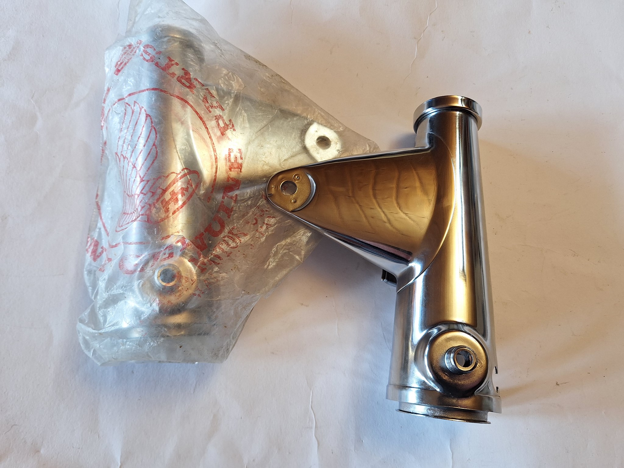 Picture of Honda CB 550 F-F2  Lampenhalter rechts u. links 51602-390-000 / 51606-390-000
