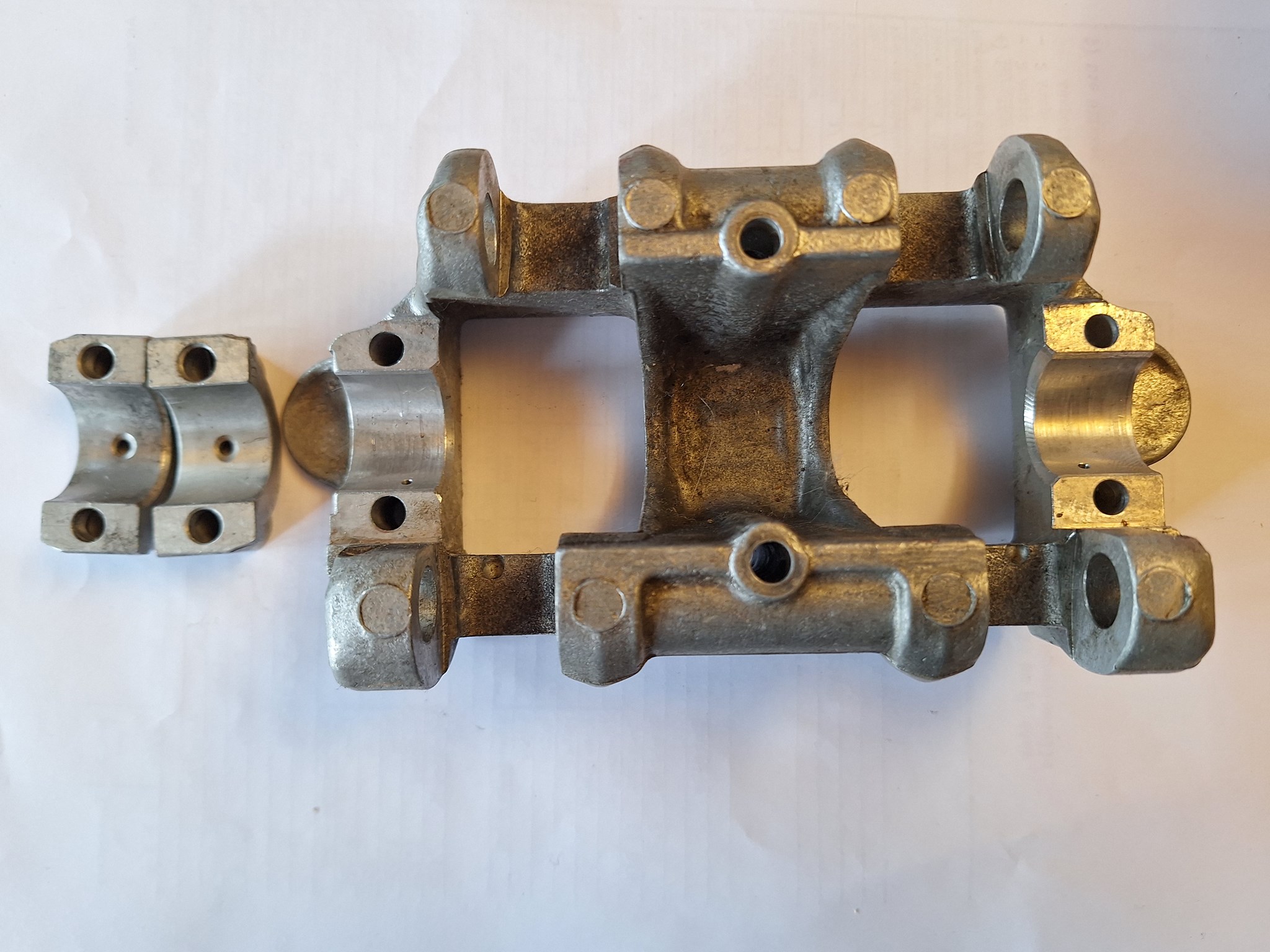 Picture of Nockenwellenlagerbock CB750Four gebraucht