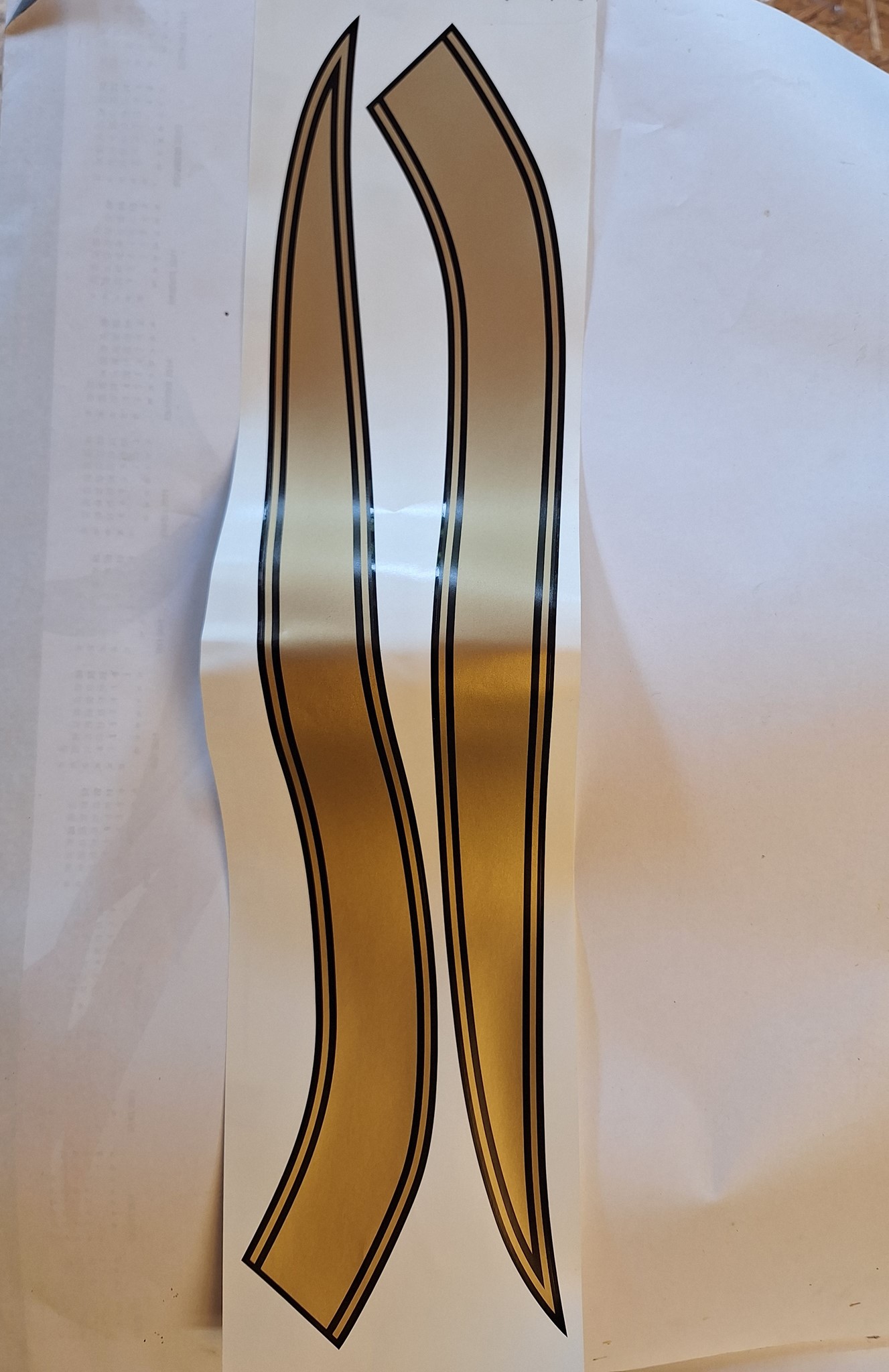 Bild von Tankdecor für candy ruby red / goldener Streifen K0 -1