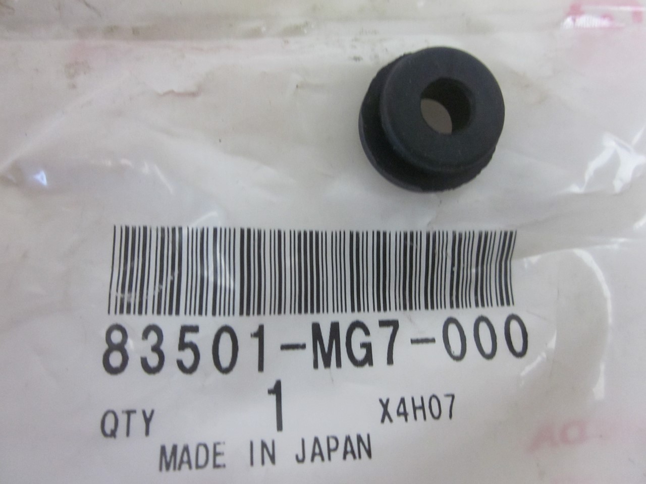 Bild von GUMMITUELLE SEITENDE   83501-MG7-000   XLV 750 R