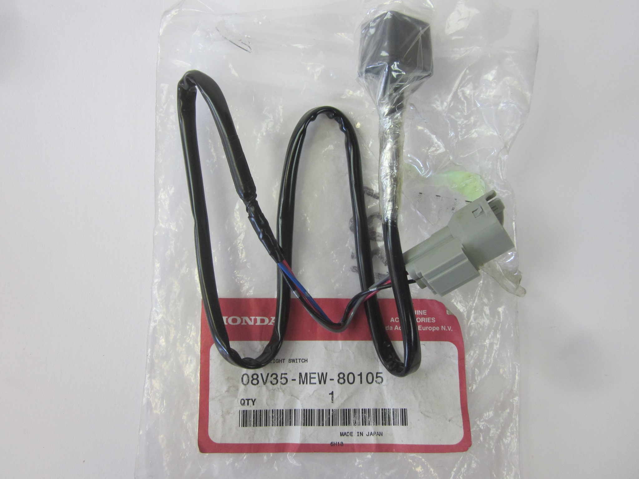 Picture of REAR FOG LIGHT SWITCH    08V35-MEW-80105   NT 700 V