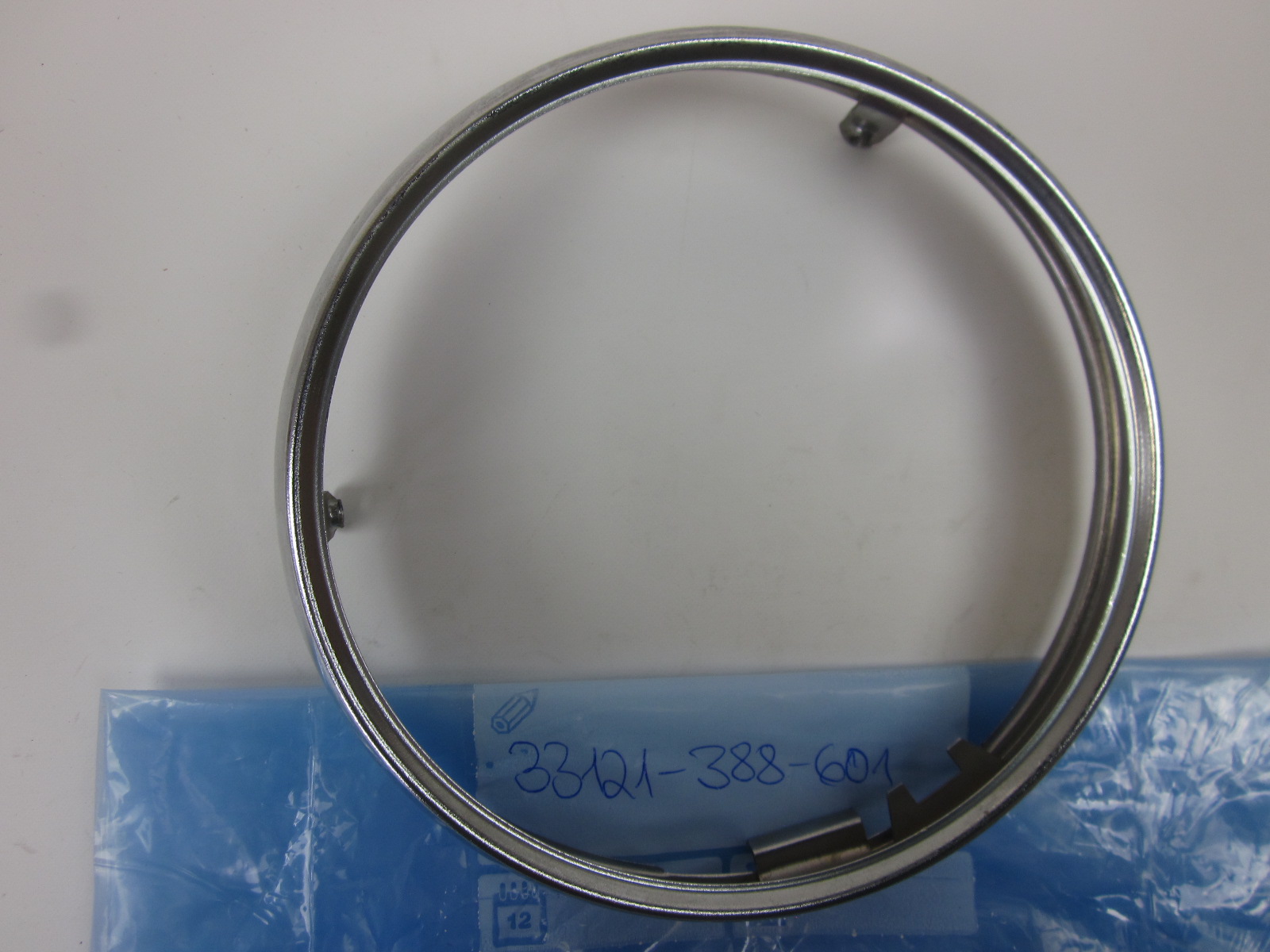 Picture of LAMPENZIERRING  33121-388-601  CJ 360 T / T1 