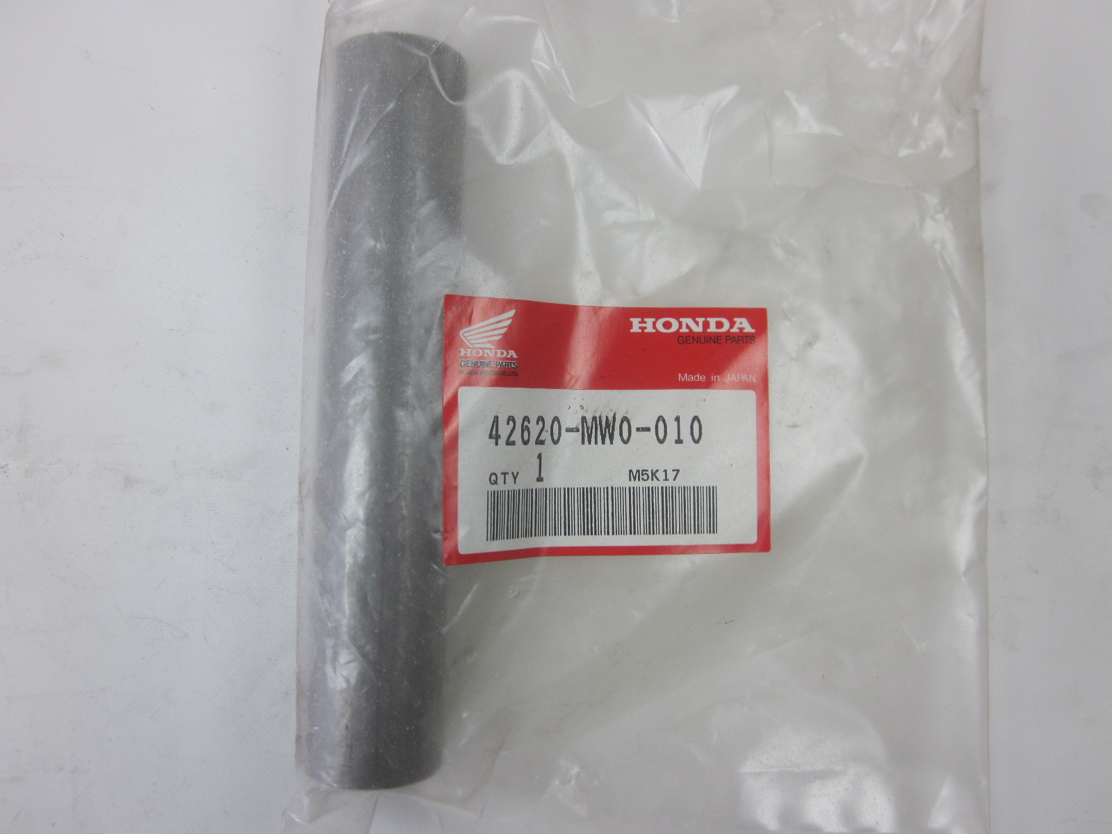 Picture of DISTANZHUELSE HINTEN  42620-MW0-010  CBR 900 RRN-P