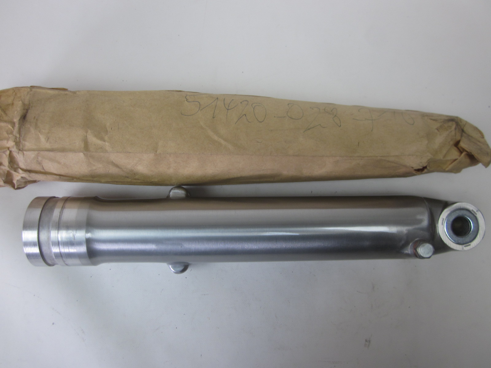 Picture of GABELTAUCHROHR VORNE RE.  51420-028-710  CS 90