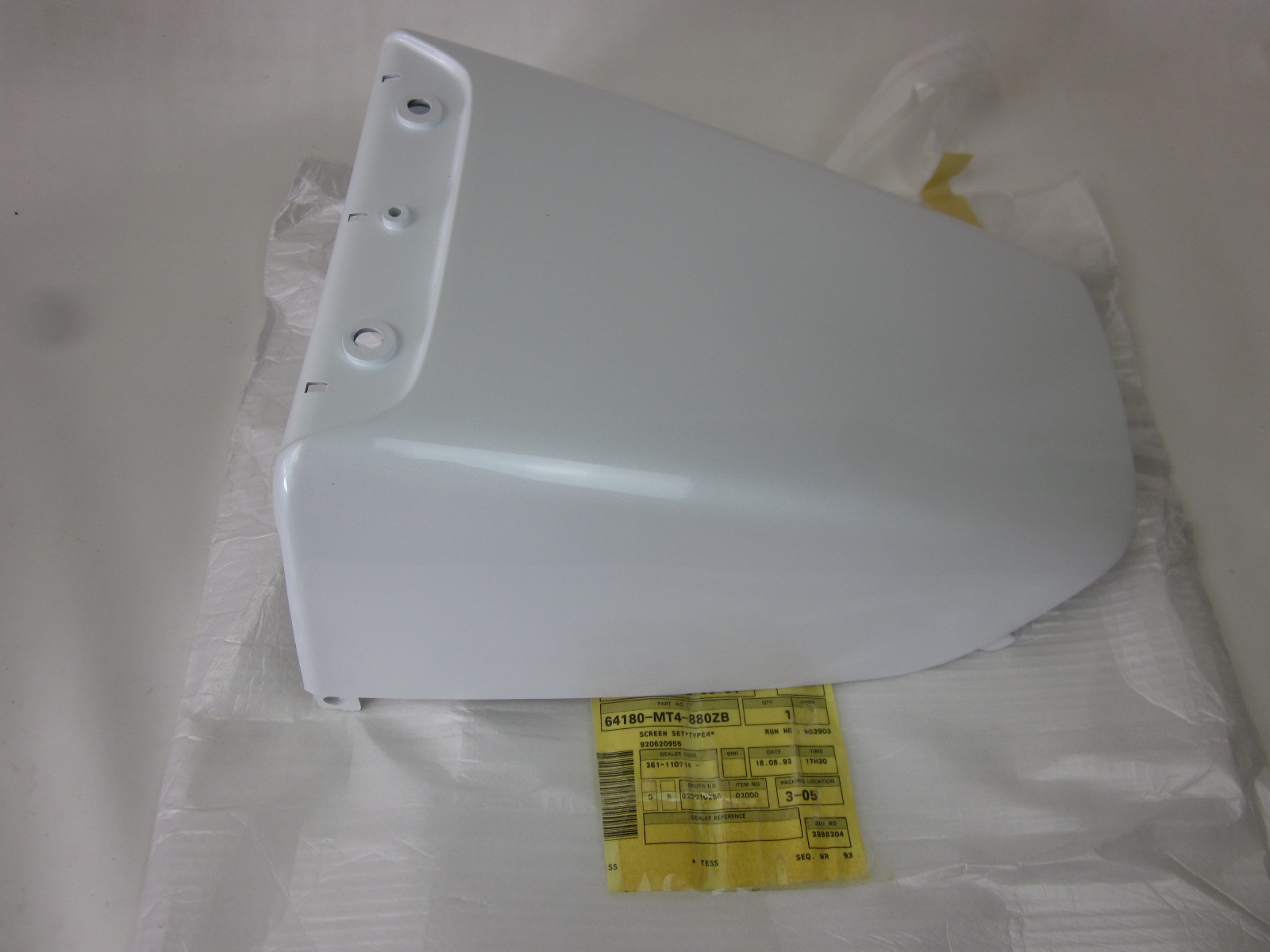 Picture of VERKLEIDUNG  64180-MT4-880ZB  VFR 750 FL