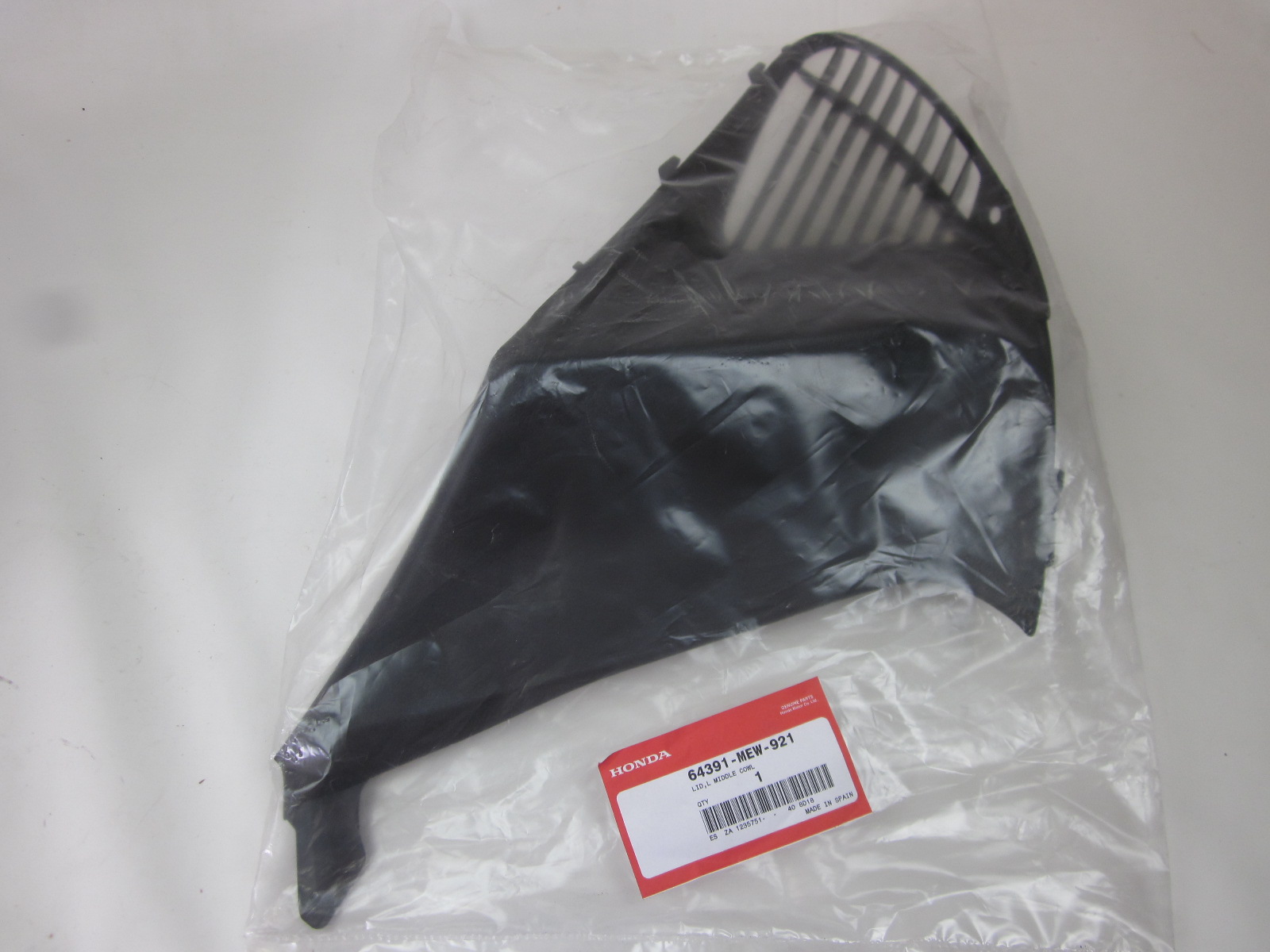 Picture of LID,L MIDDLE COWL  64391-MEW-921  NT700V