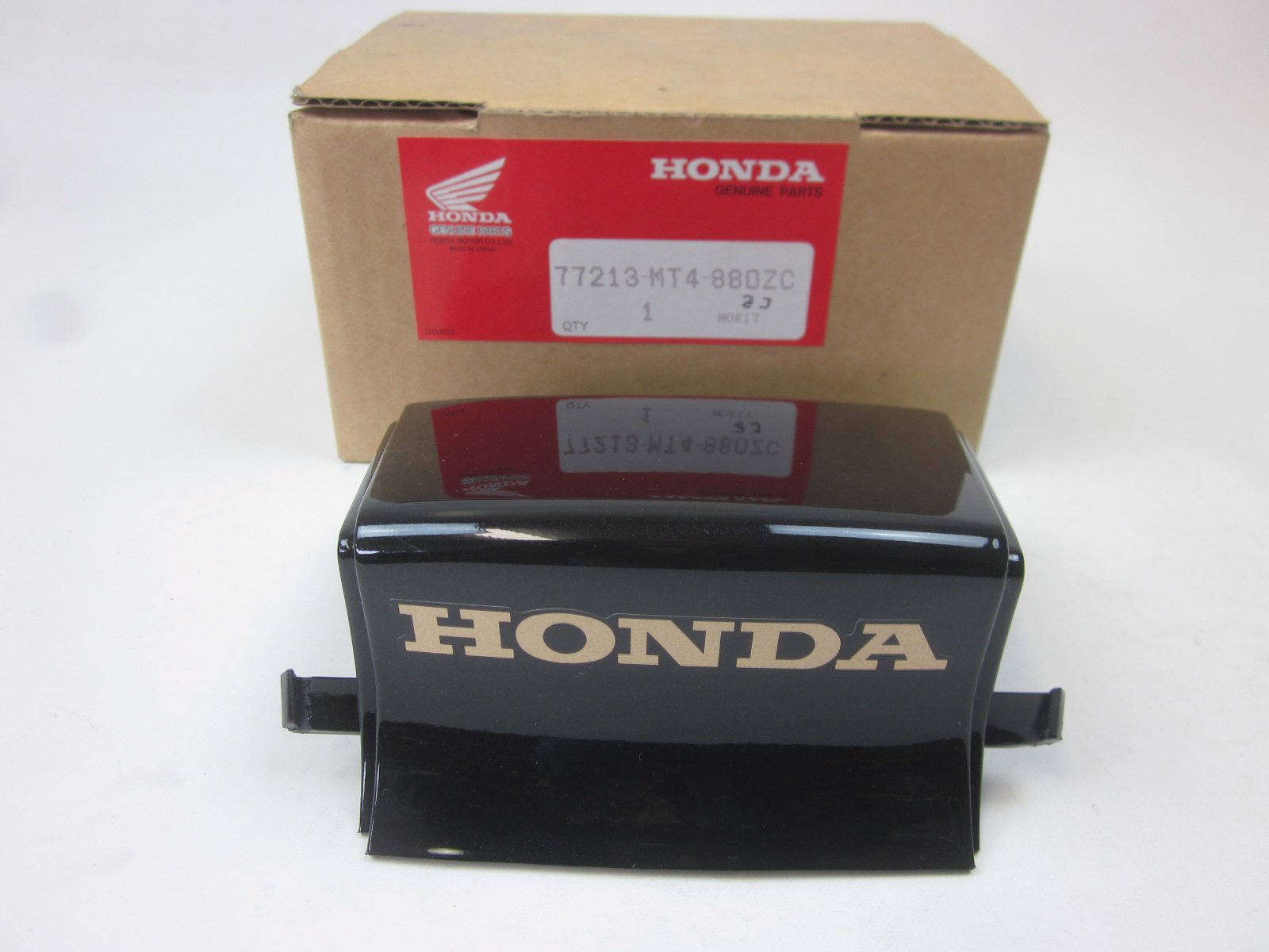 Picture of VERKLEIDUNG HINTEN  77213-MT4-880ZC  VFR 750 FL