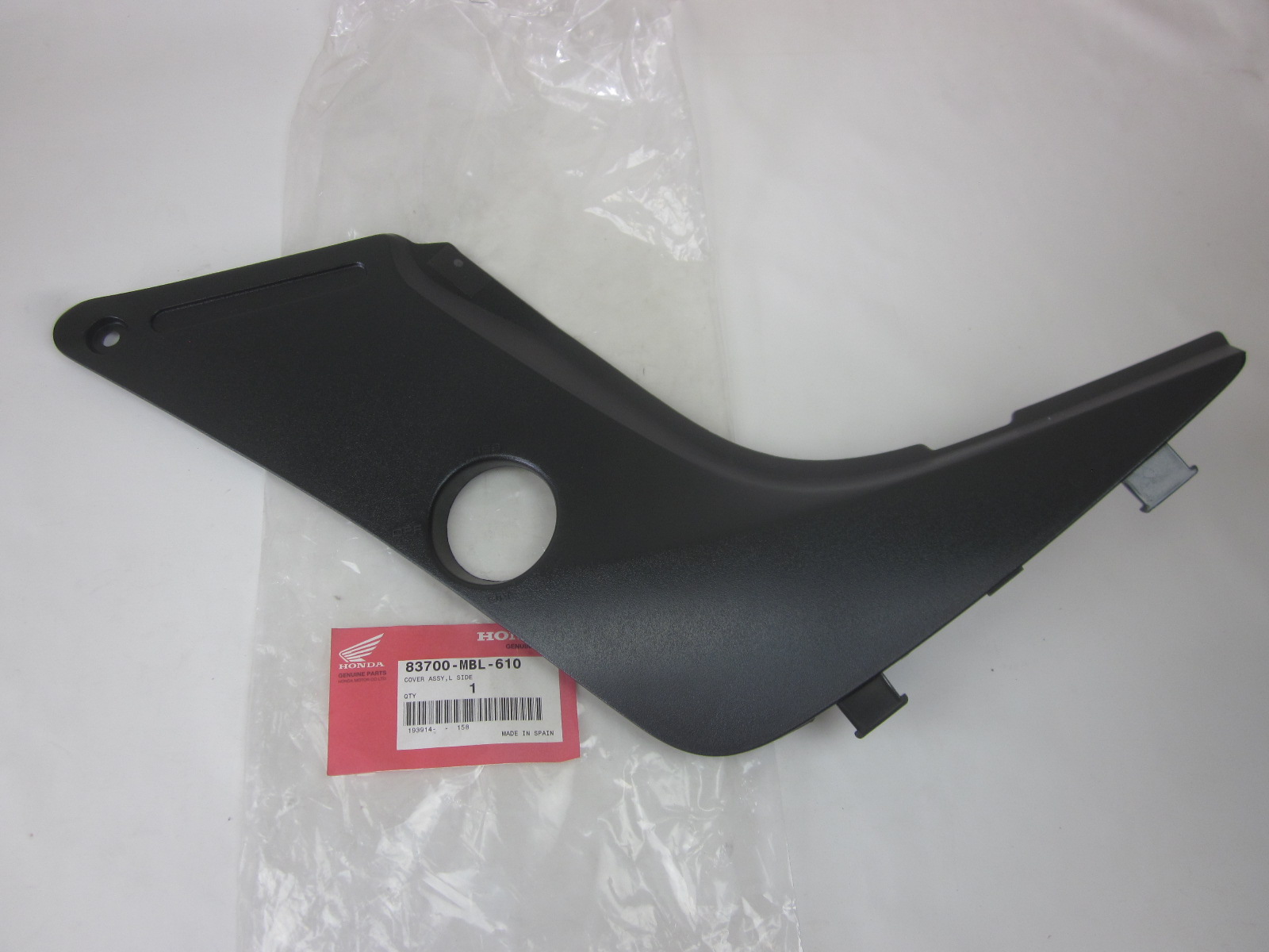 Picture of SEITENDECKEL  83700-MBL-610  NT650VW