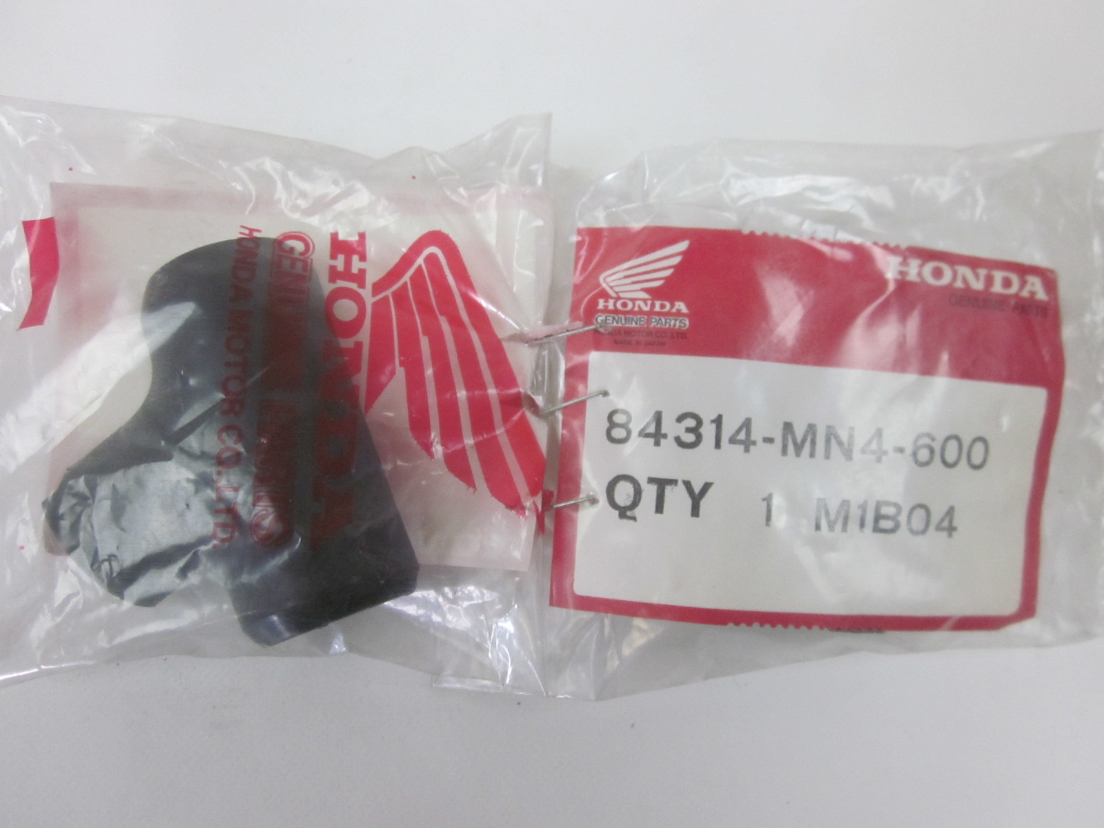 Picture of ABDECKUNG B, H. GRIF  84314-MN4-600  CBR 600 F