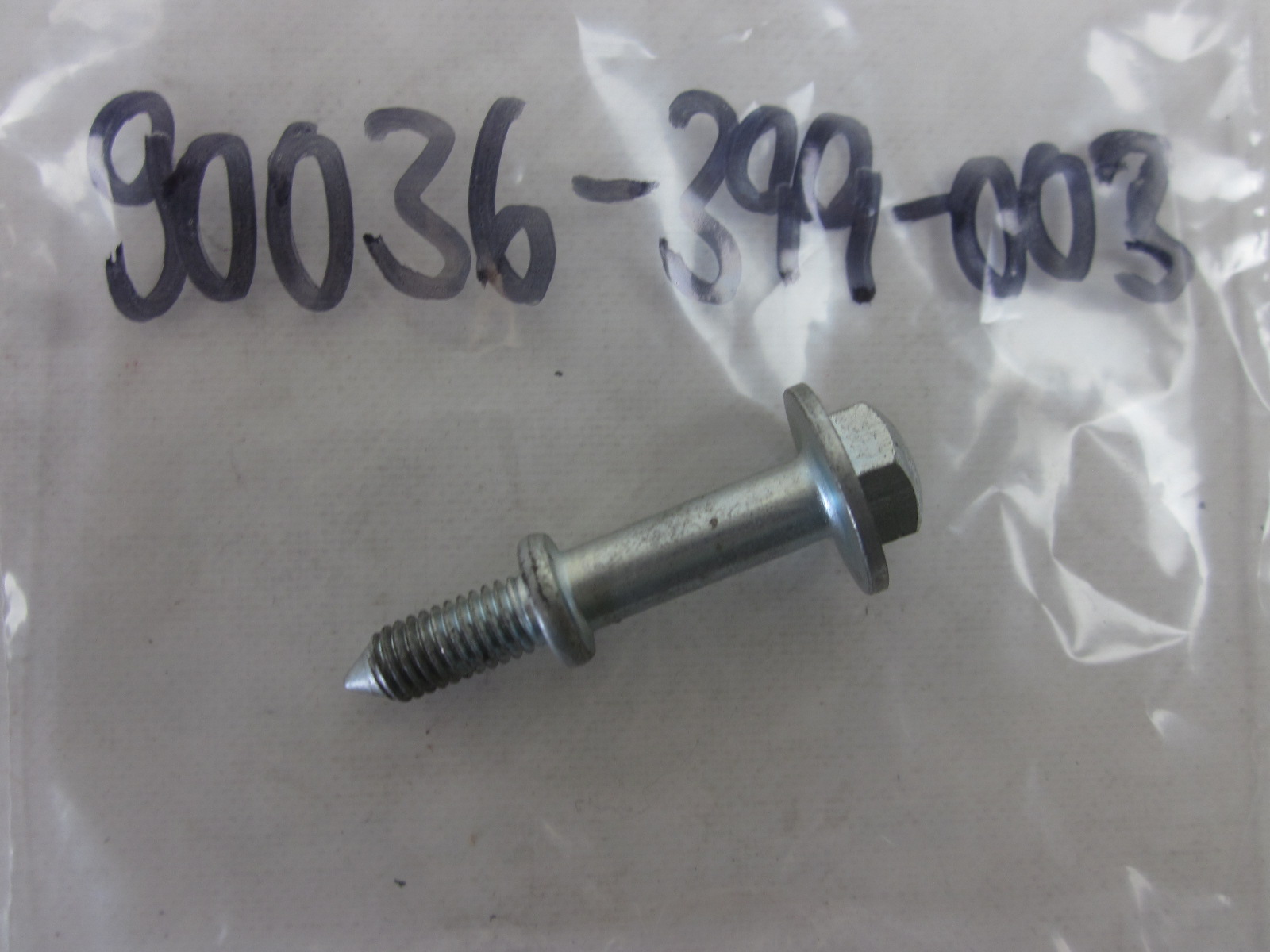 Picture of SPEZIALSCHRAUBE 6X22  90036-399-003  CB 125 T