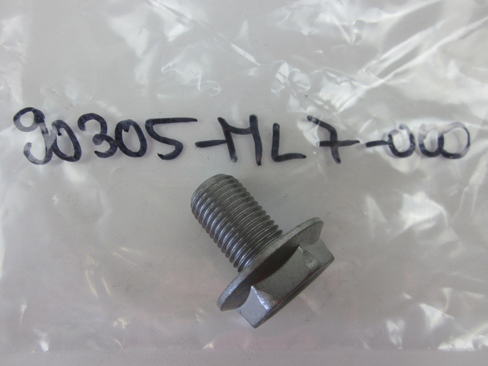 Picture of SCHRAUBE  90305-ML7-000  VTR 750 F