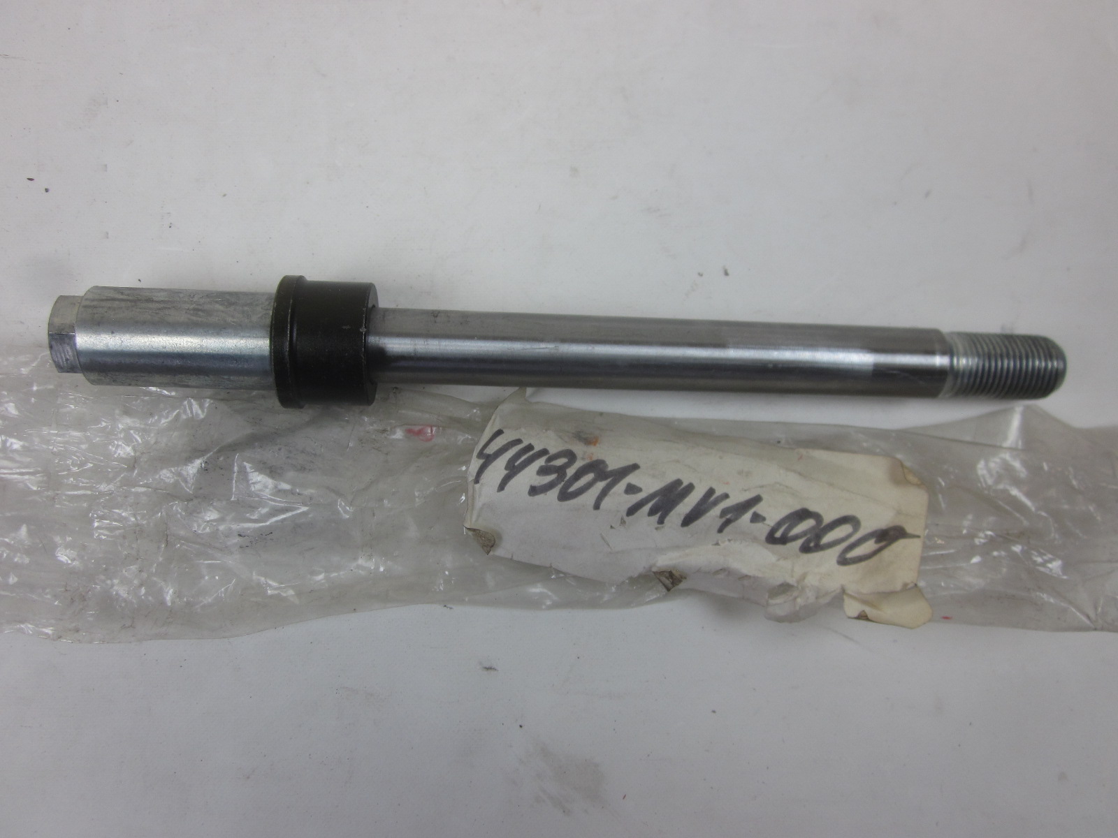 Picture of ACHSE VORDERRAD  44301-MV1-000  XRV 750 L-N
