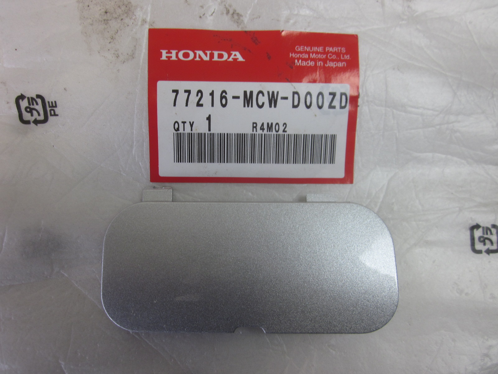 Picture of COVER,R G*NH411M*  77216-MCW-D00ZD  VFR800 2