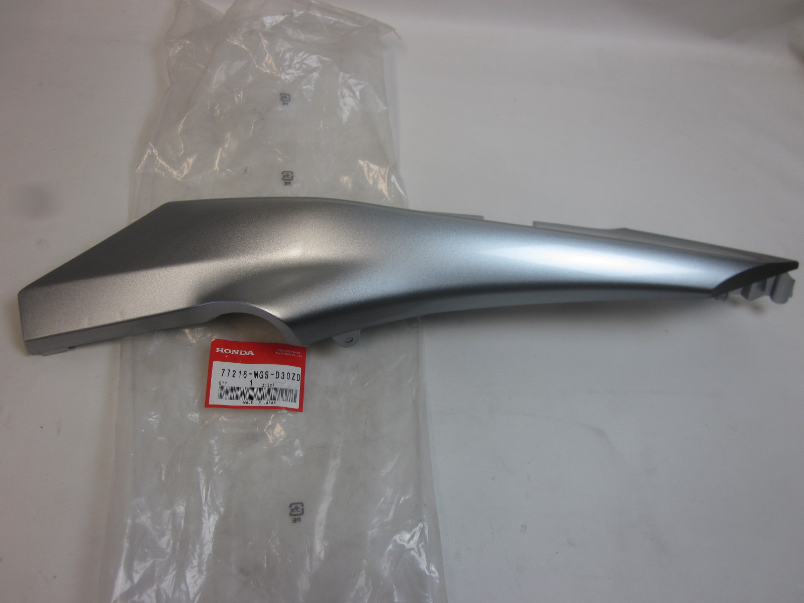 Picture of COWL,L SE*NHA30M*  77216-MGS-D30ZD  NC700 X