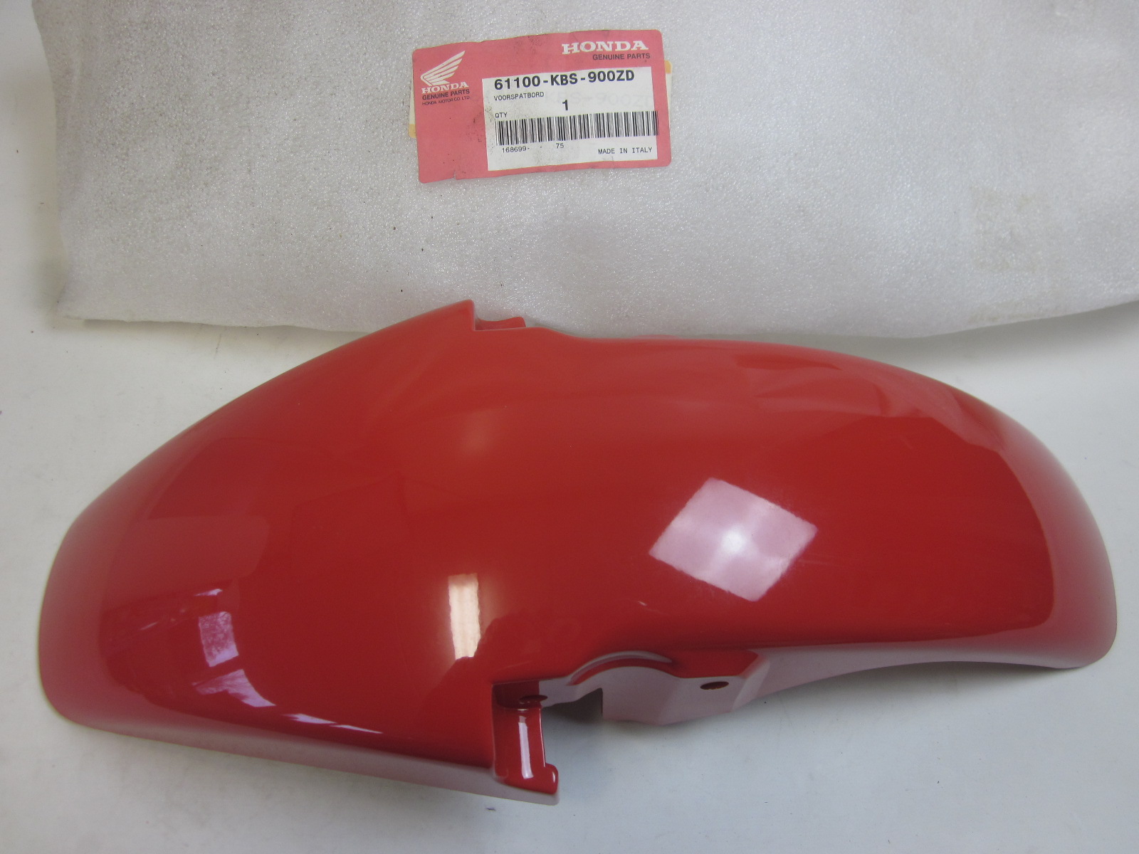 Picture of KOTFLUEGEL VORNE  61100-KBS-900ZD  NSR 125