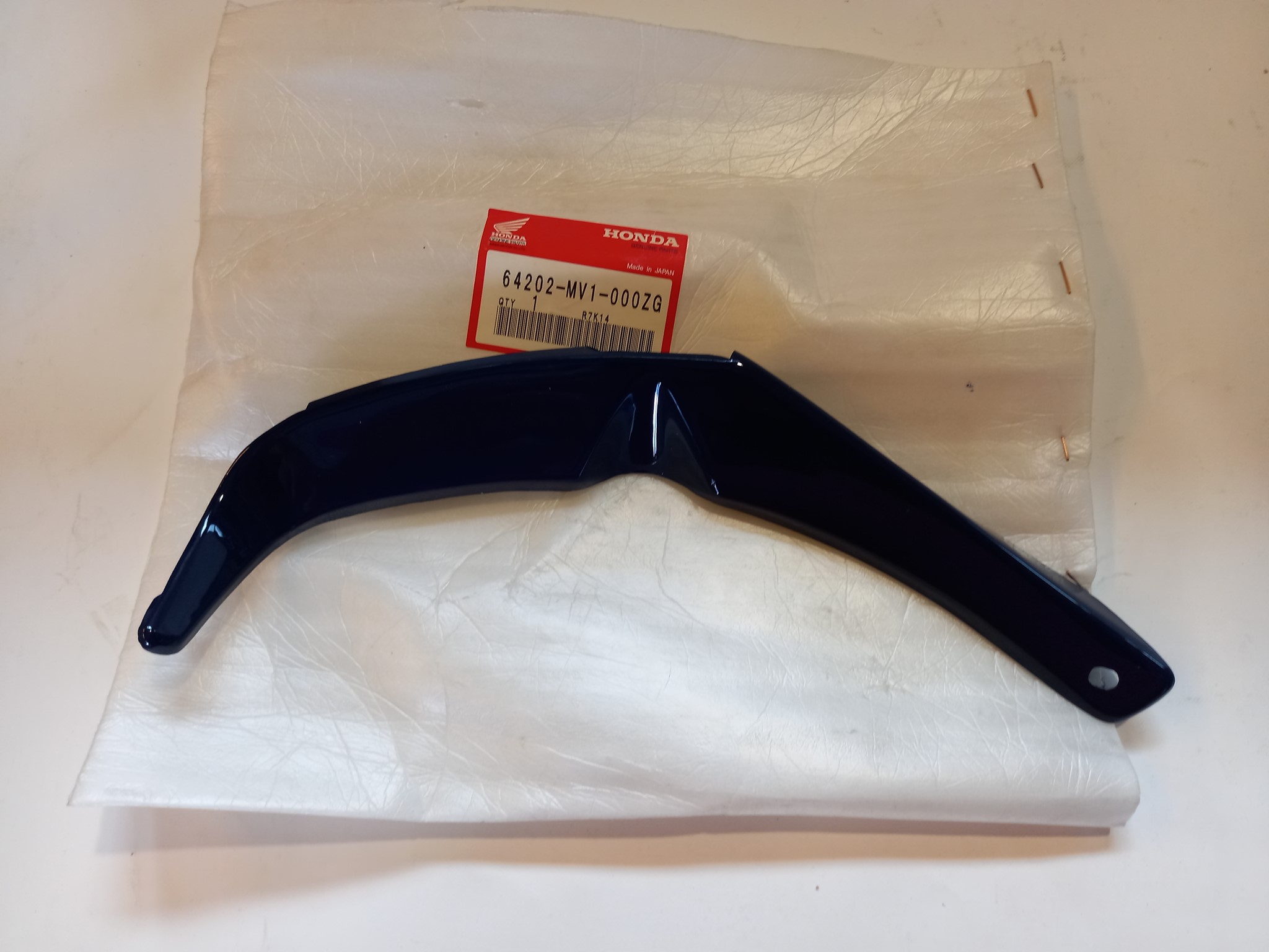 Picture of Honda  HILFVERKLEIDUNG, OBERE R.  64202-MV1-000ZG