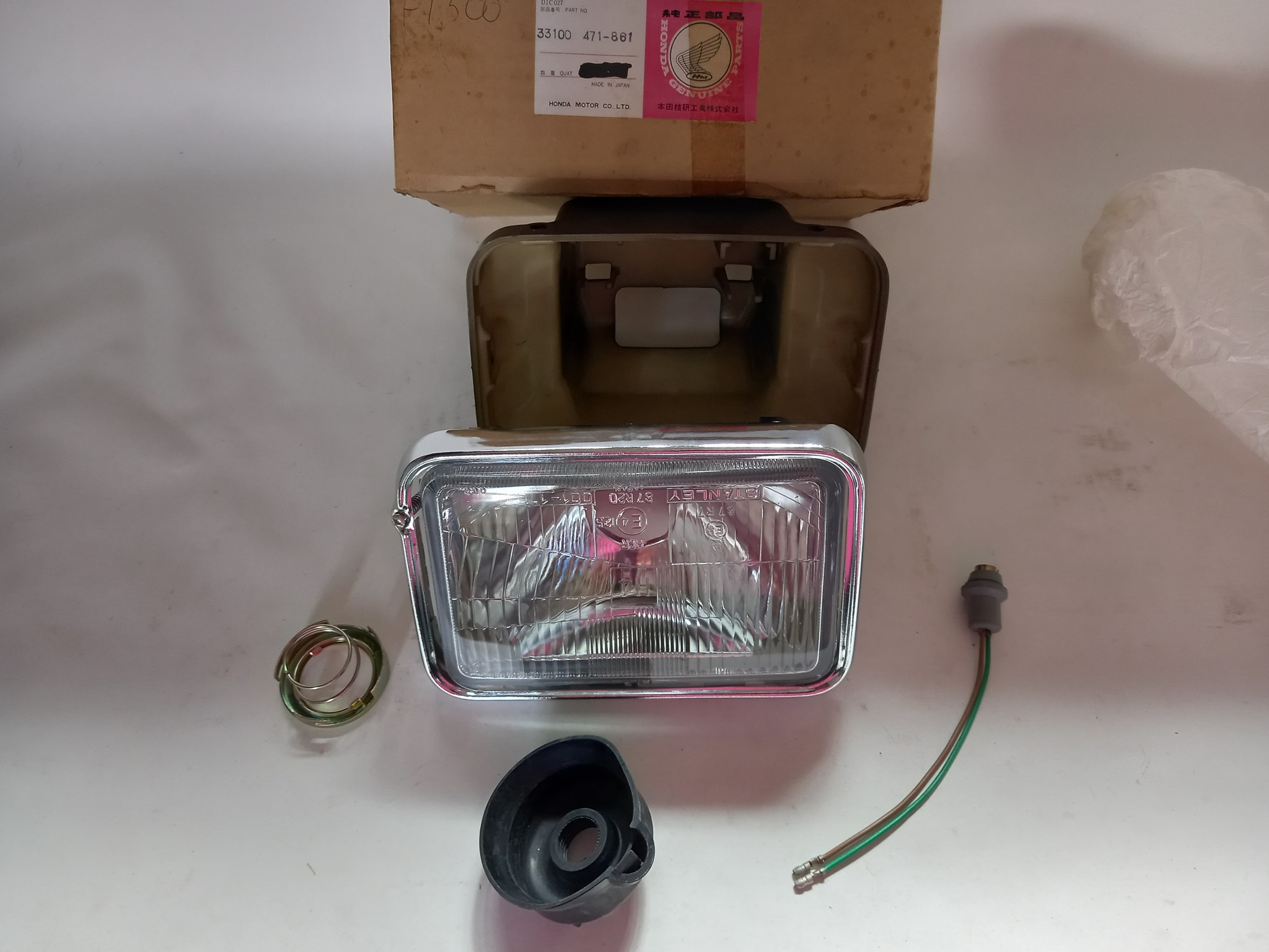 Picture of Honda  HEADLIGHT ASSY.  33100-471-861