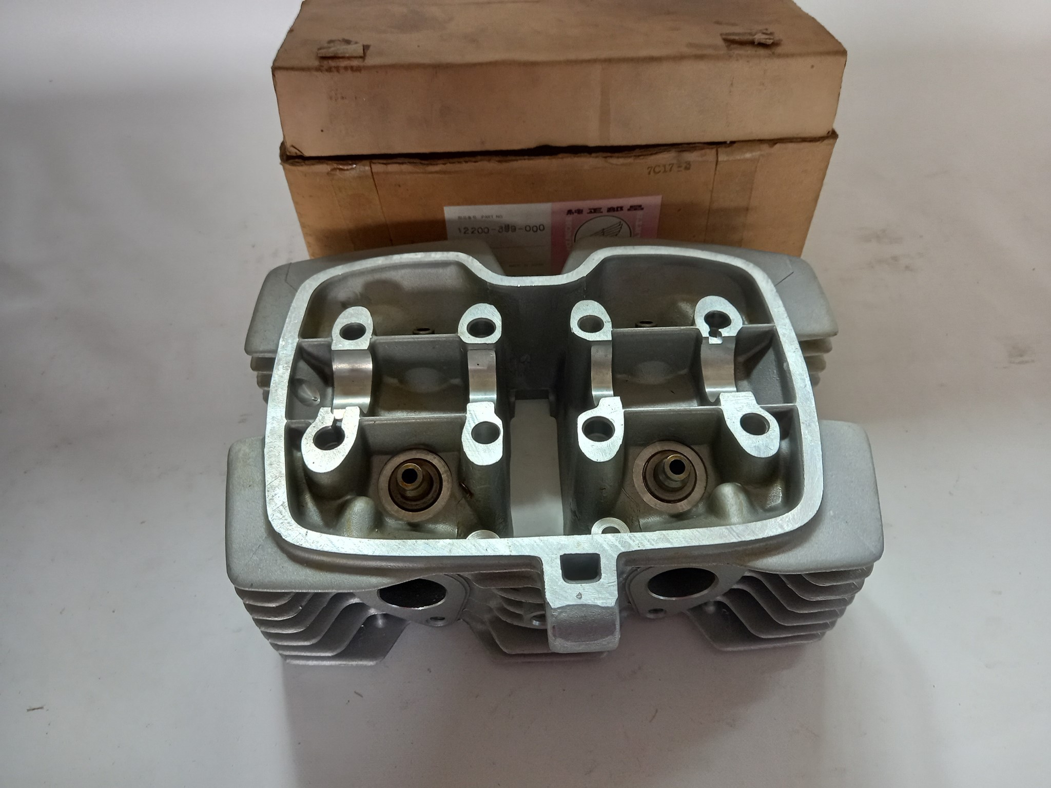 Picture of Honda  HEAD,CYLINDER  12200-399-000
