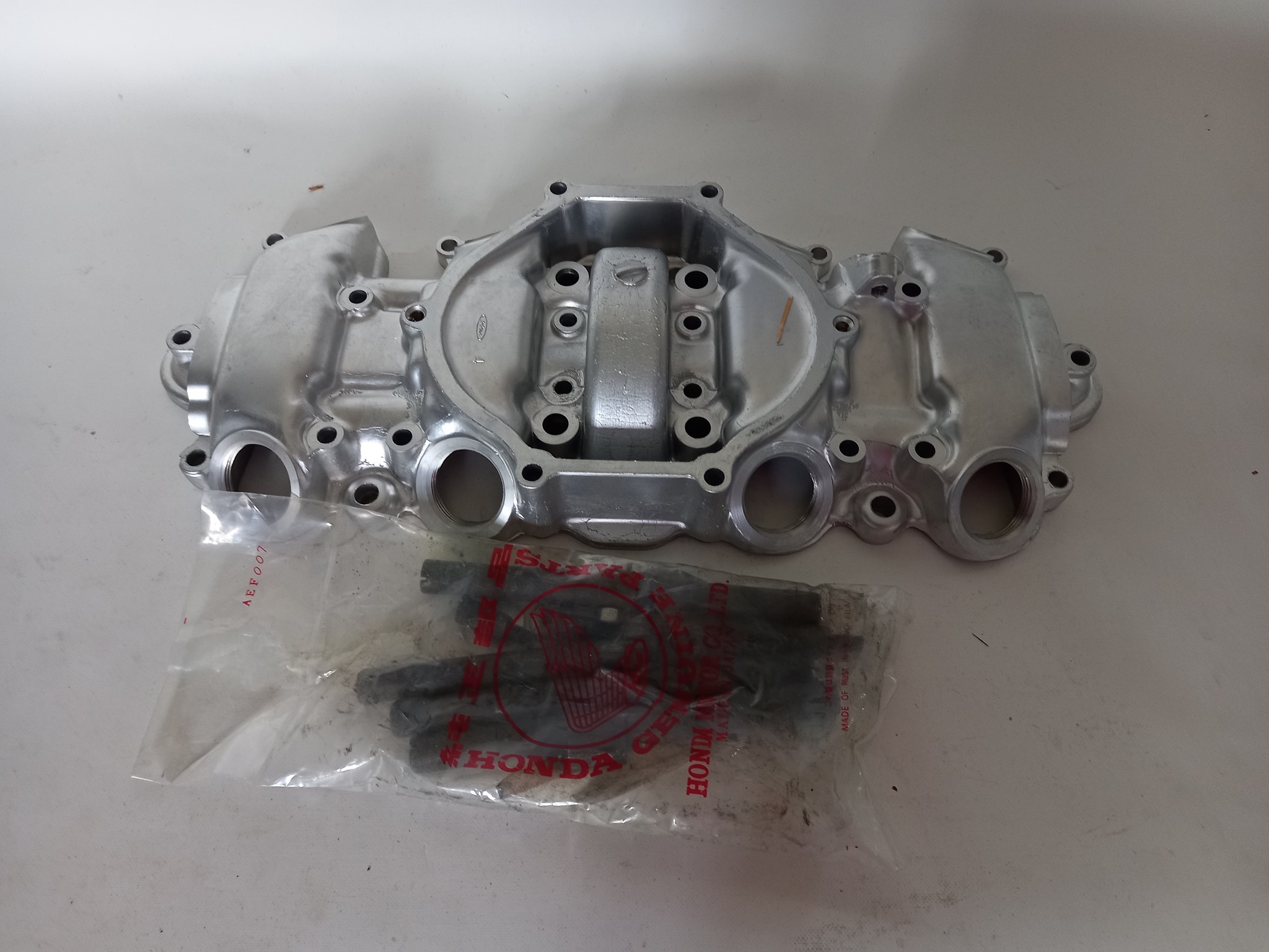 Picture of Honda  COVER,CYLN.HEAD  12300-390-305
