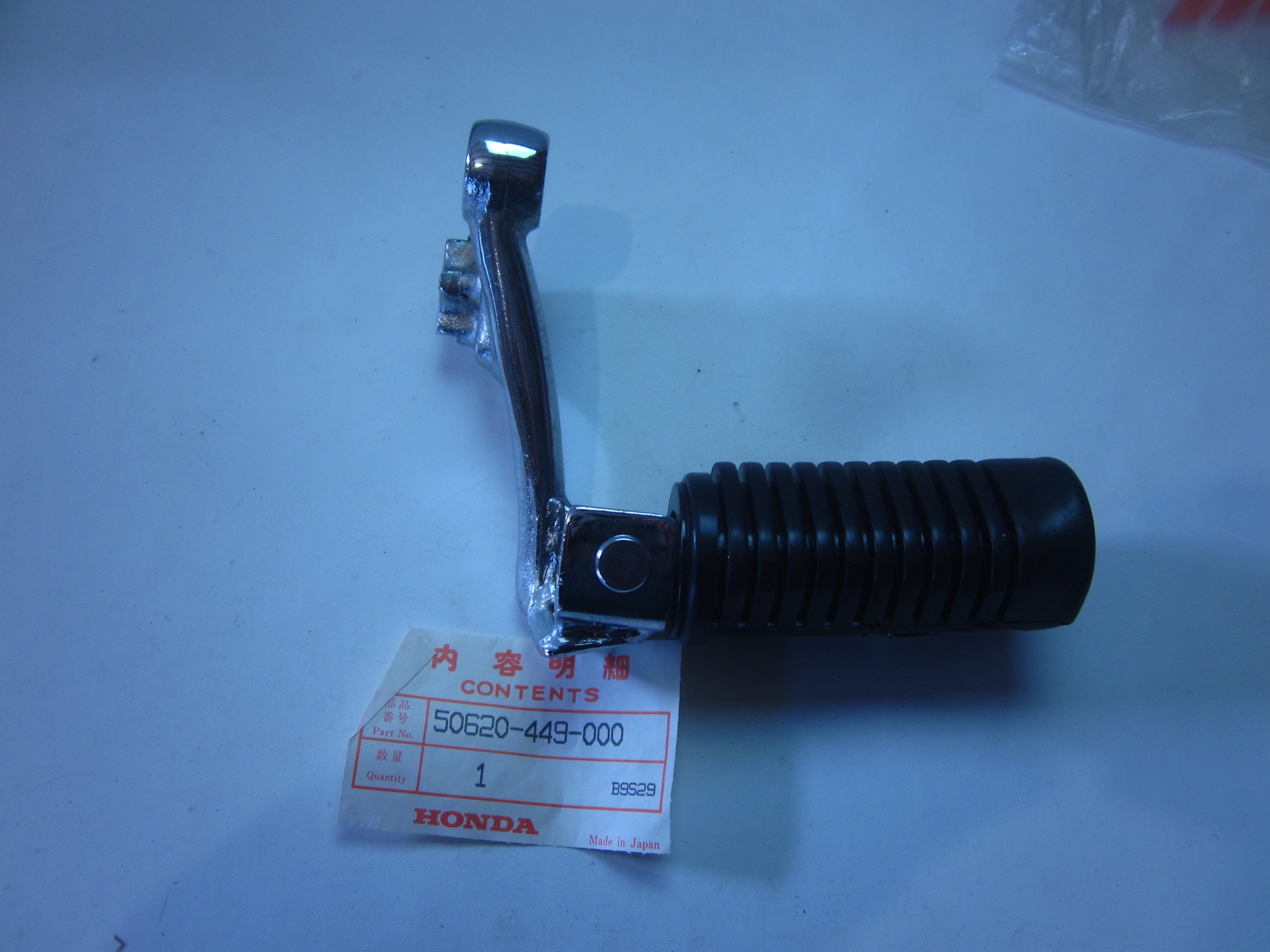 Picture of STANGE FUSSRASTE  50620-449-000  CX 500 C